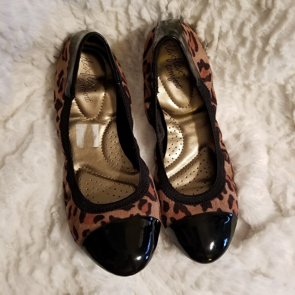 Leopard print ballet flat with patent black toe